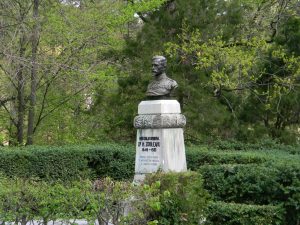 Bustul Medicului-General Nicolae Popescu-Zorileanu (rebilitat in anul 2013)