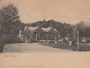 Terasa si restaurant in parc
