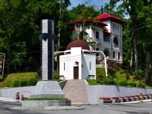 Paraclisul, muzeul si biblioteca