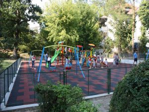 Parcul de joaca pentru copii din centrul statiunii